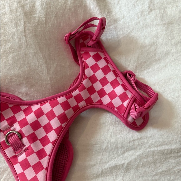 Top Paw Fuchsia Mesh Dog Harness with checkered pattern and clips, gently used - Picture 8 of 9